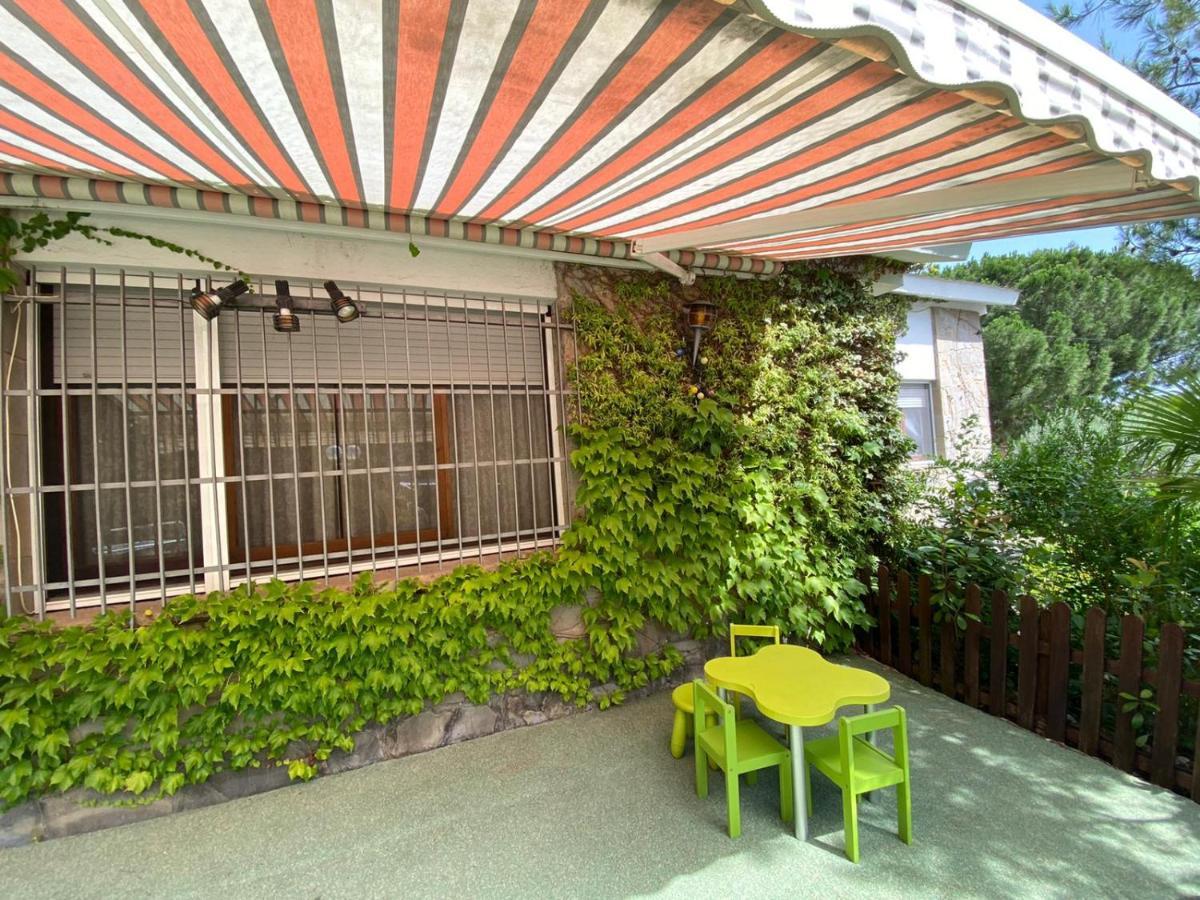 Casa Familiar Con Piscina Hébergement de vacances *