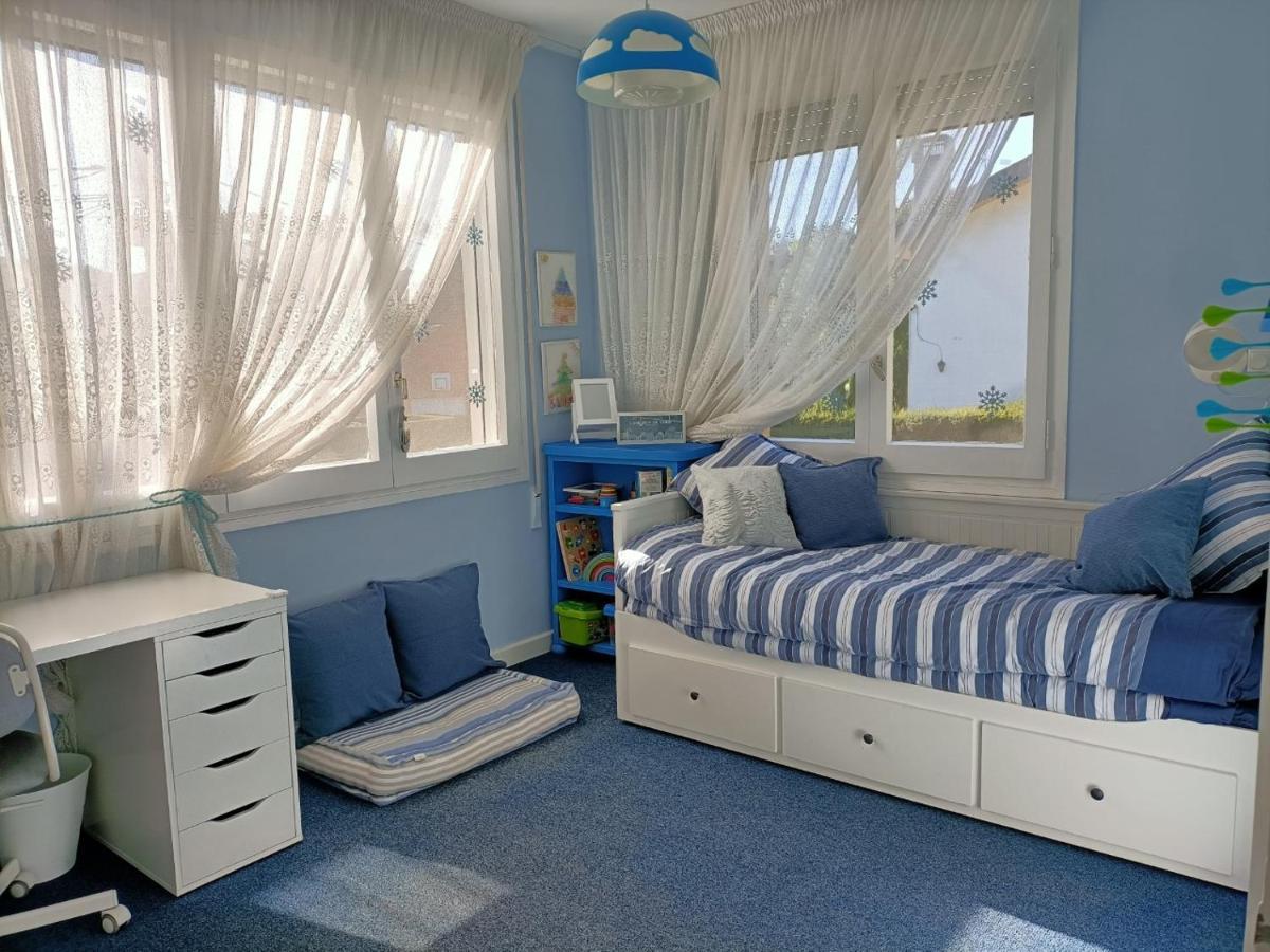 Casa Familiar Con Piscina Hébergement de vacances Pallejá
