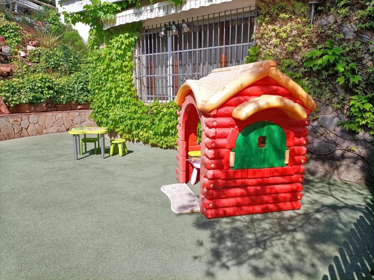 Casa Familiar Con Piscina * Pallejá